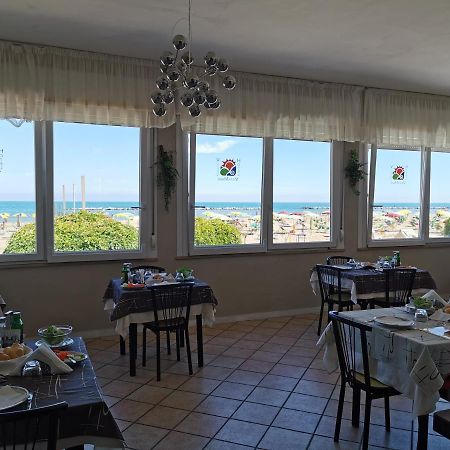 Hotel Vistamare Viserba Rimini Kültér fotó