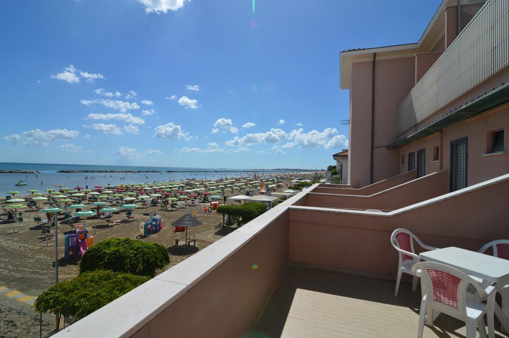 Hotel Vistamare Viserba Rimini Kültér fotó