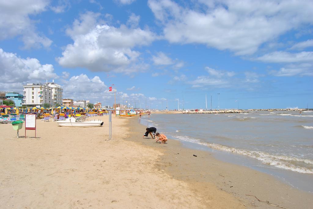 Hotel Vistamare Viserba Rimini Kültér fotó