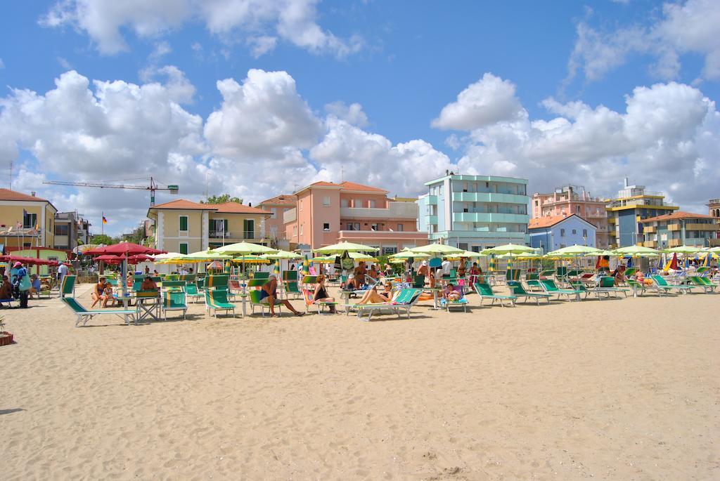 Hotel Vistamare Viserba Rimini Kültér fotó