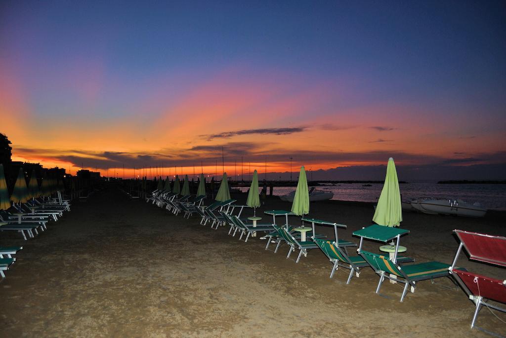 Hotel Vistamare Viserba Rimini Kültér fotó