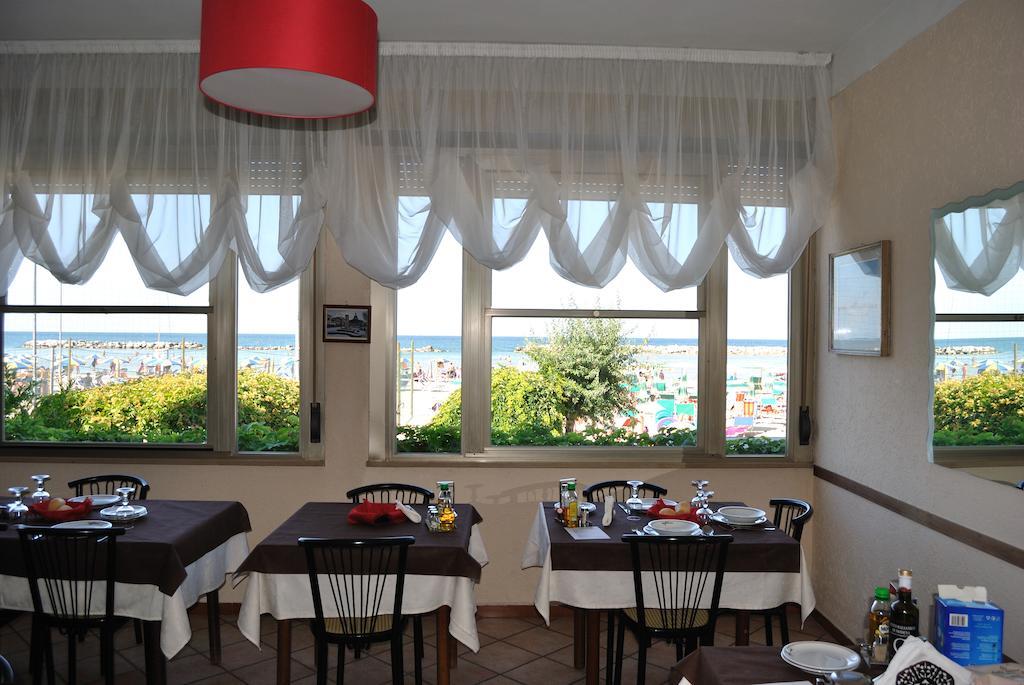 Hotel Vistamare Viserba Rimini Kültér fotó
