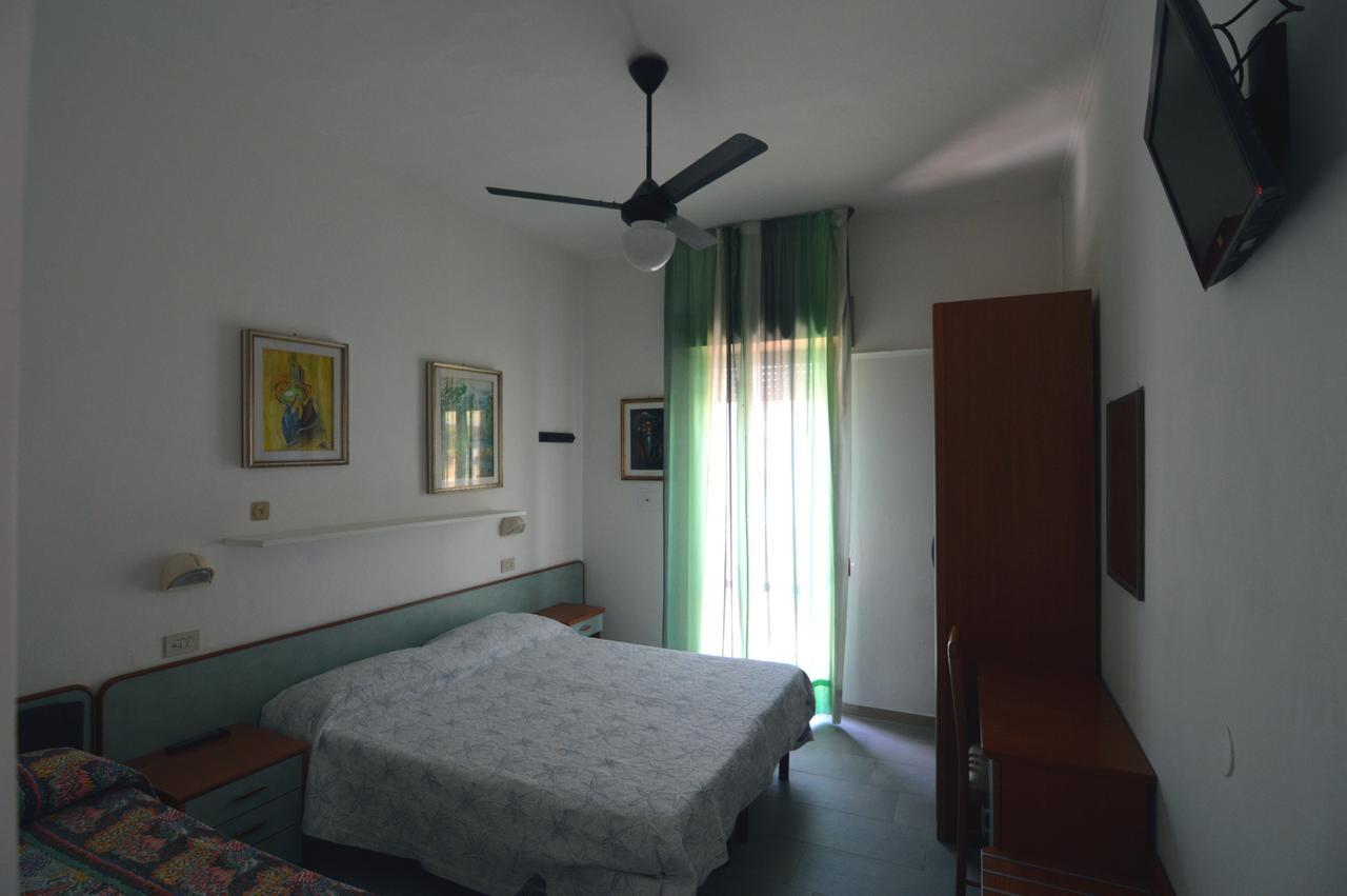 Hotel Vistamare Viserba Rimini Kültér fotó
